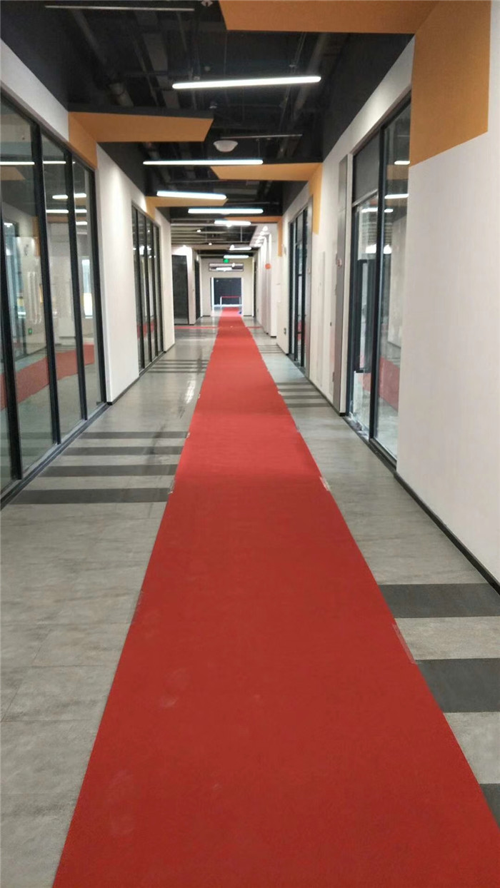 辦公室裝修使用定制辦公家具應(yīng)該注意什么？