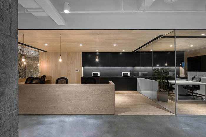 辦公室設(shè)計(jì)如何搭配玻璃隔斷？