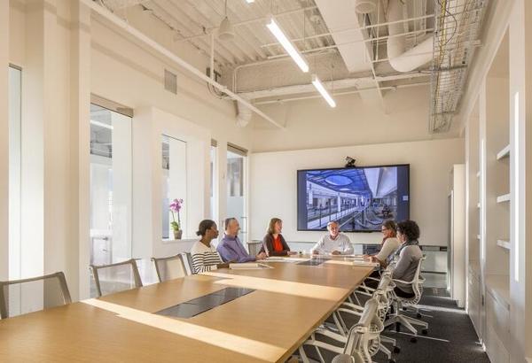 辦公室裝修靜謐溫和，更有效促進(jìn)團(tuán)隊(duì)協(xié)作