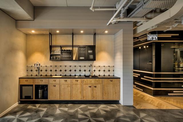 辦公空間:***生物科技公司工業(yè)風格辦公室設(shè)計