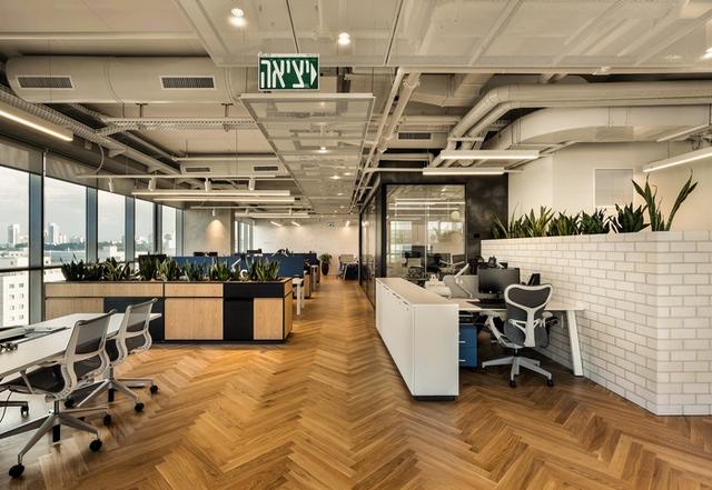 辦公空間:***生物科技公司工業(yè)風格辦公室設(shè)計