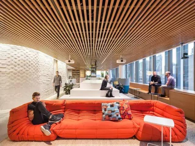 2000m2 像家一樣溫馨的辦公室，看完我心動了