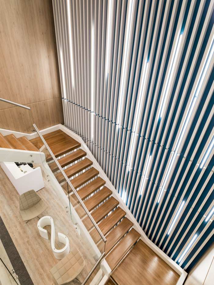 上海辦公室樓梯裝修材料如何選擇？