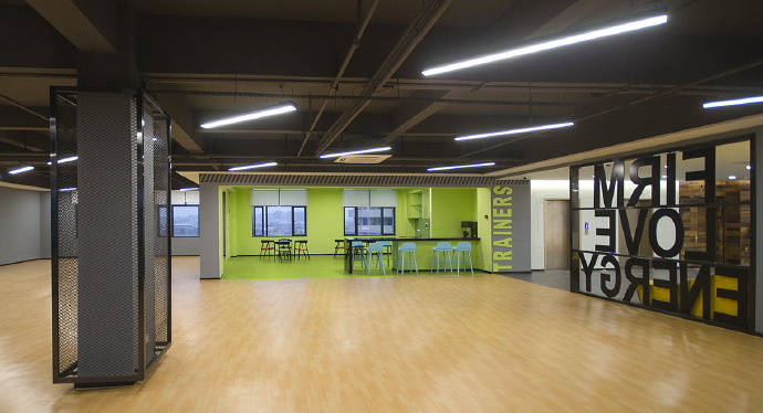 辦公室設計時巧妙應用色彩搭配，讓辦公室更個性！